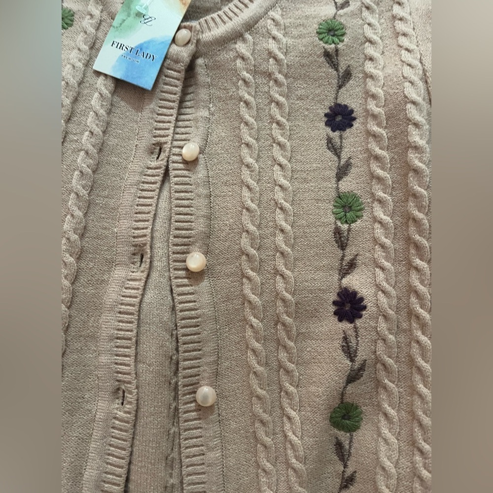 First Lady Woollen embroidered button down sweater- Size Medium PTP 19 inch NWT - Picture 11 of 11